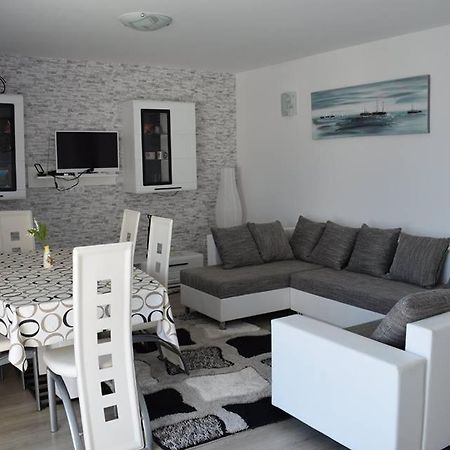 Apartmani Celjak باغ المظهر الخارجي الصورة