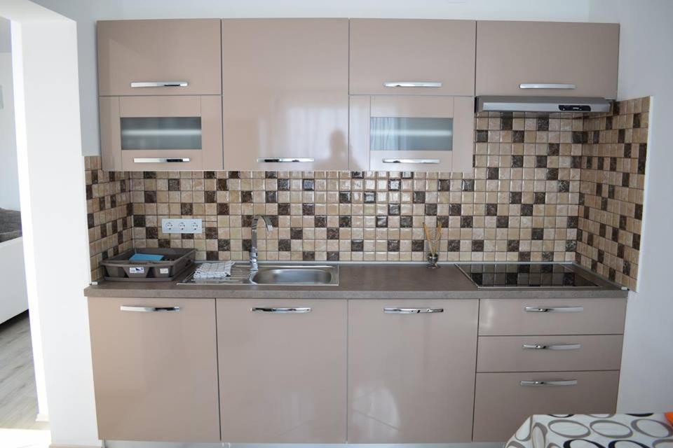 Apartmani Celjak باغ المظهر الخارجي الصورة