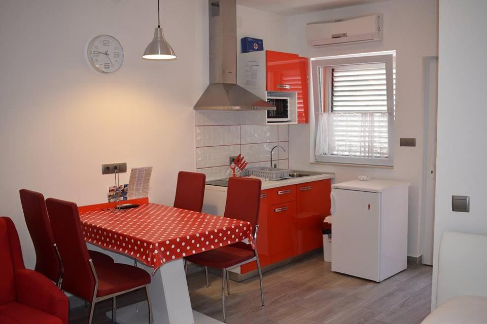 Apartmani Celjak باغ المظهر الخارجي الصورة