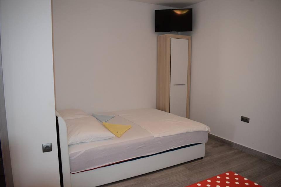 Apartmani Celjak باغ المظهر الخارجي الصورة