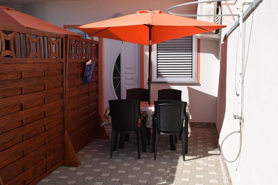 Apartmani Celjak باغ المظهر الخارجي الصورة