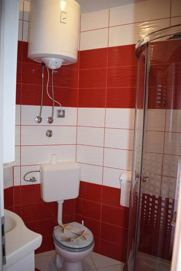 Apartmani Celjak باغ المظهر الخارجي الصورة