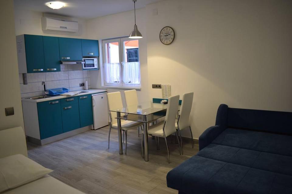 Apartmani Celjak باغ المظهر الخارجي الصورة