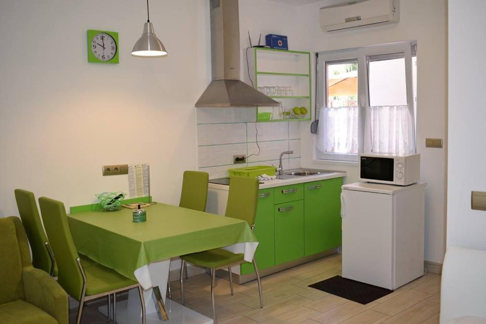 Apartmani Celjak باغ المظهر الخارجي الصورة
