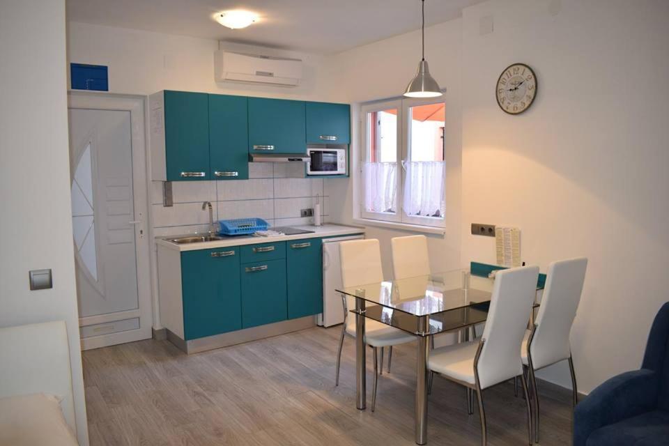 Apartmani Celjak باغ المظهر الخارجي الصورة