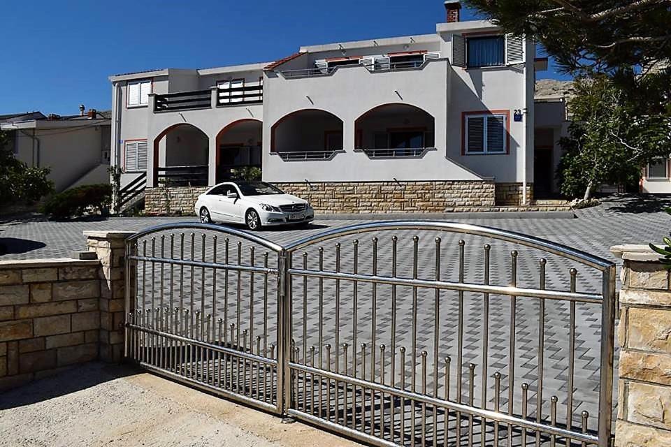Apartmani Celjak باغ المظهر الخارجي الصورة