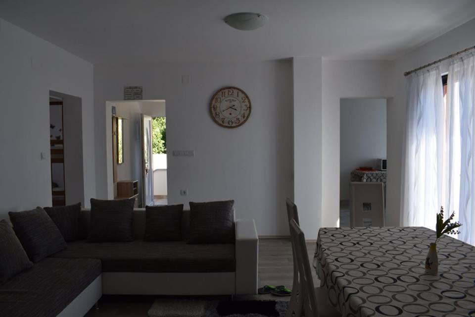 Apartmani Celjak باغ المظهر الخارجي الصورة
